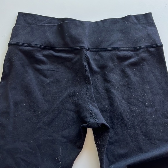 Lululemon Wunder Under Crop Legging in Black, Size 6. - Picture 2 of 4